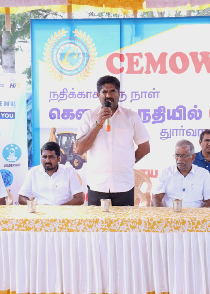 CEMOWA team and earthmover machinery